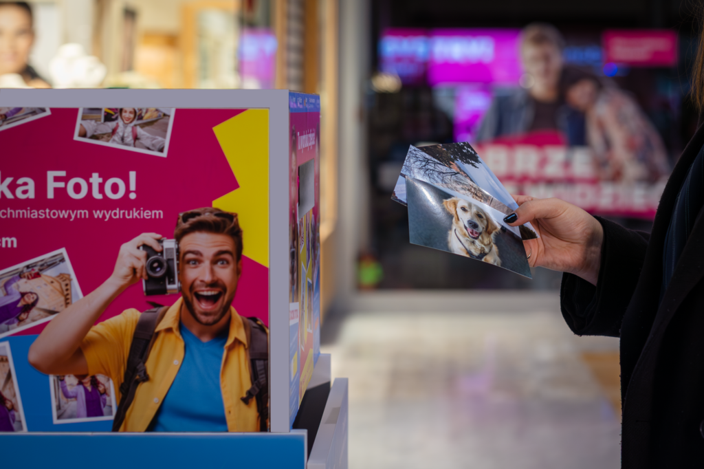 Odbieranie zdjęć ze stacji druku Foto Zeccer